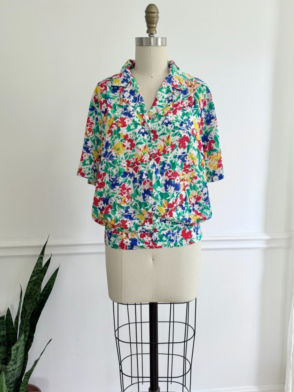 Vintage Floral Blouse | Bright Multicolor Short Sleeve Top